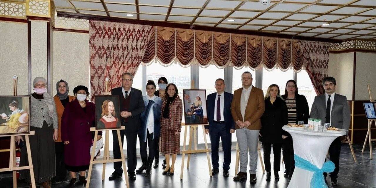 Yunusemreli kursiyerlerden ’Dünyadan renkler’ sergisi