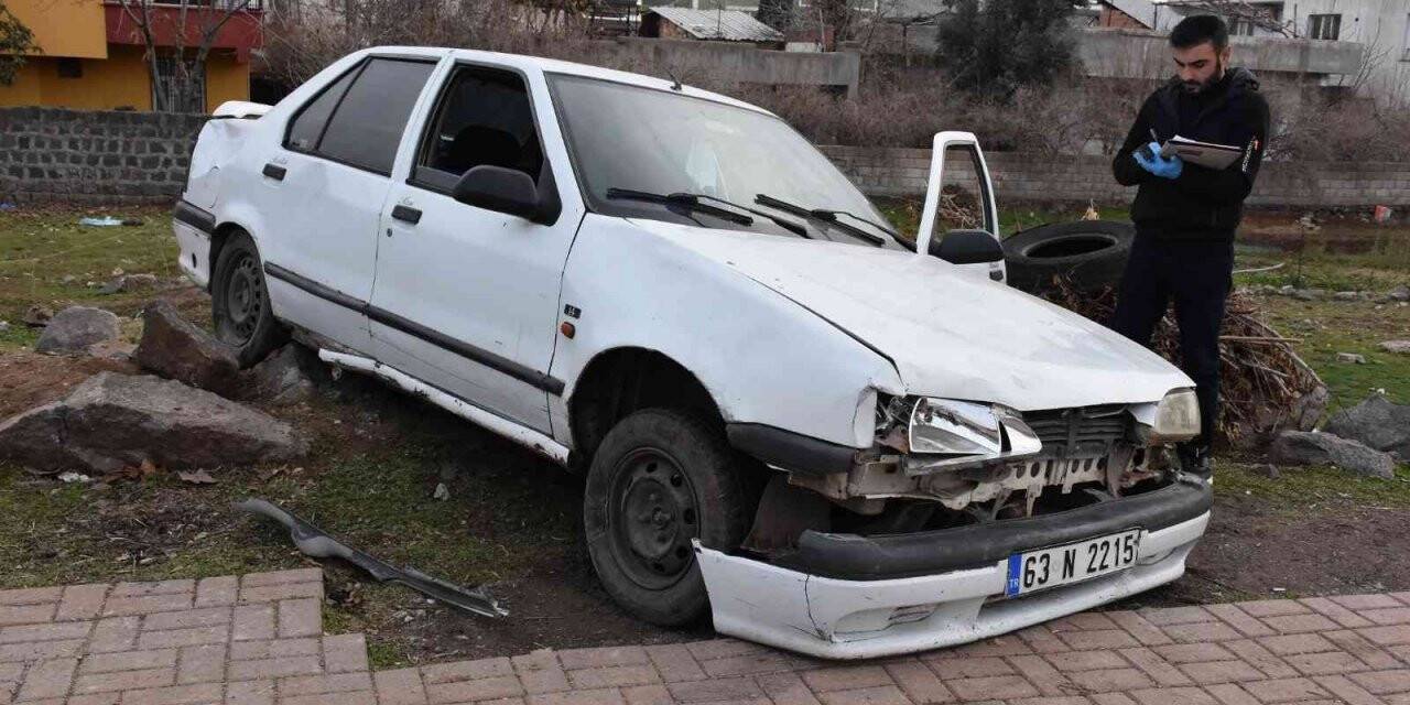 Kontrolden çıkan otomobil öğrencilerin arasına daldı: 11 yaralı