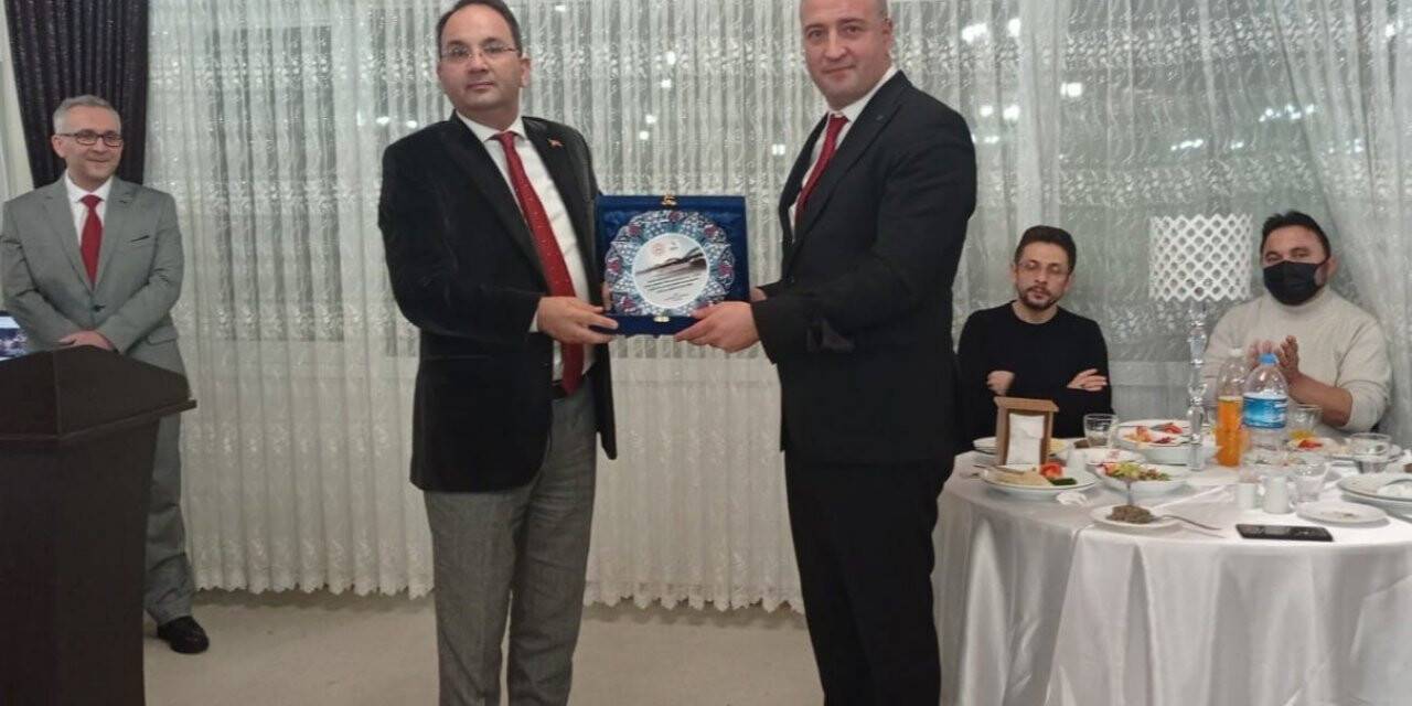 Şube müdürüne veda yemeği