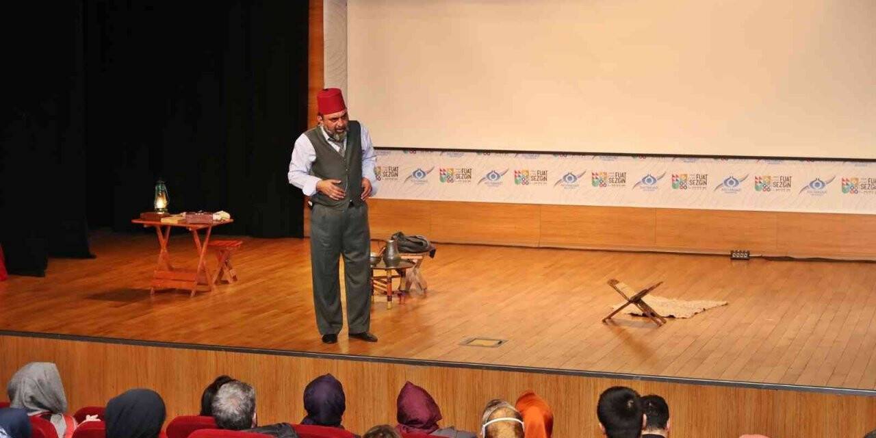 Ahmet Yenilmez, İstiklal Şairi Mehmet Akif Ersoy’u Sultangazililer için canlandırdı