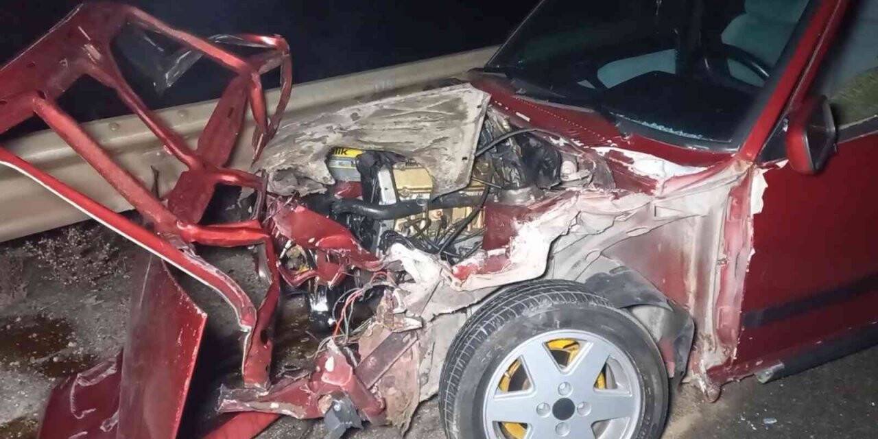 Kontrolden çıkan otomobil çelik bariyerlere çarptı: 1 yaralı