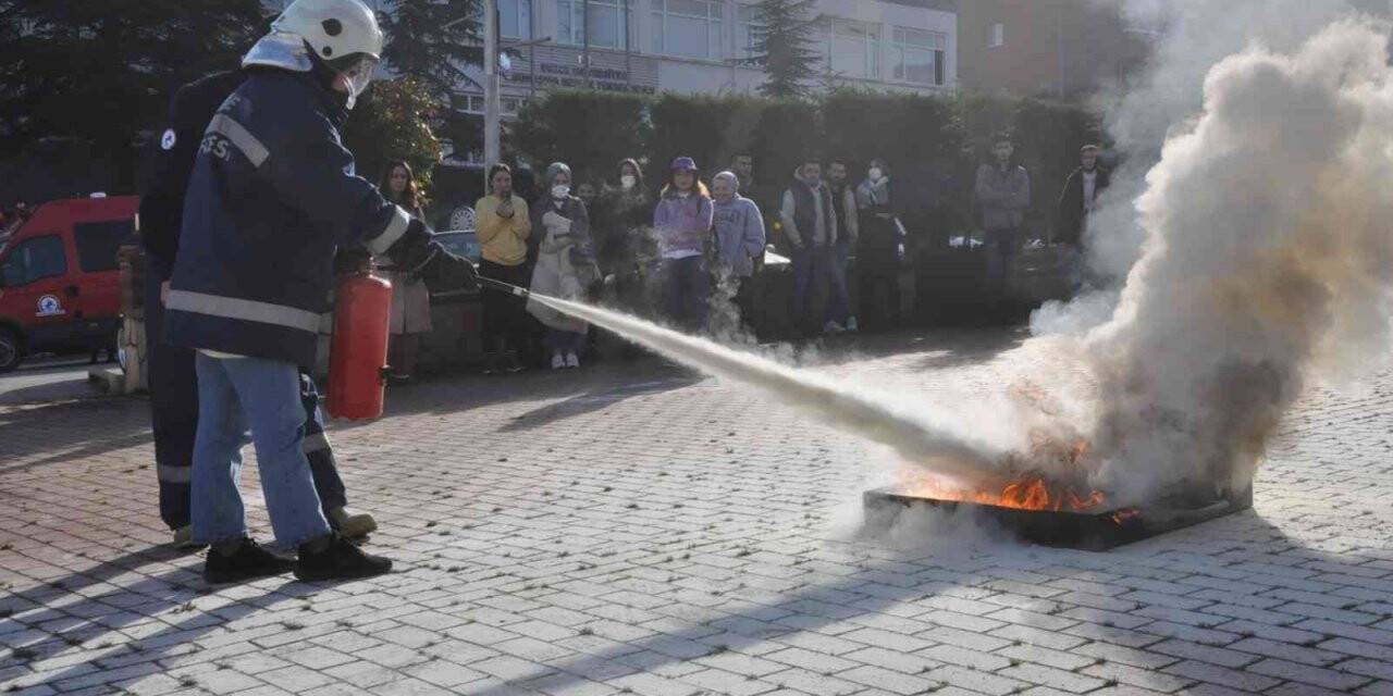 Öğrenciler yangın eğitimi ve tatbikatı gerçekleştirdi