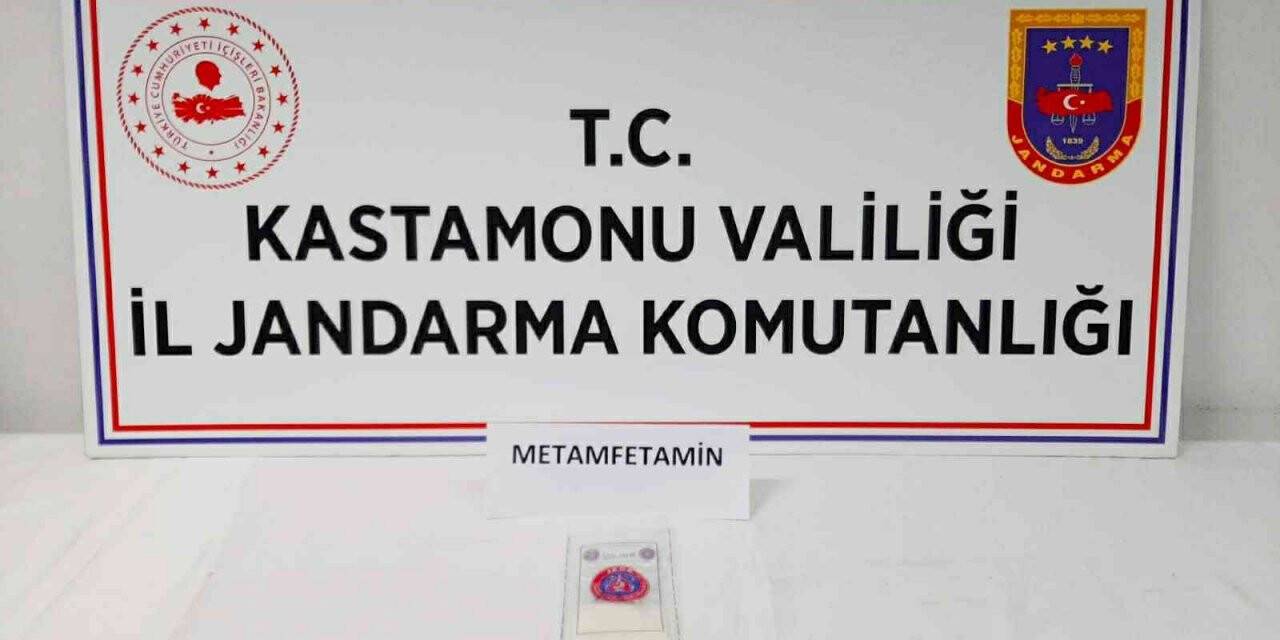 İç çamaşırına uyuşturucu zulaladı, jandarmadan kaçamadı
