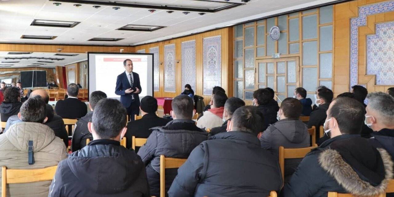 Acil sağlık hizmetleri personeline, "Ambulans Kazalarının Önlenmesi ve Kış Tedbirleri" konulu eğitim