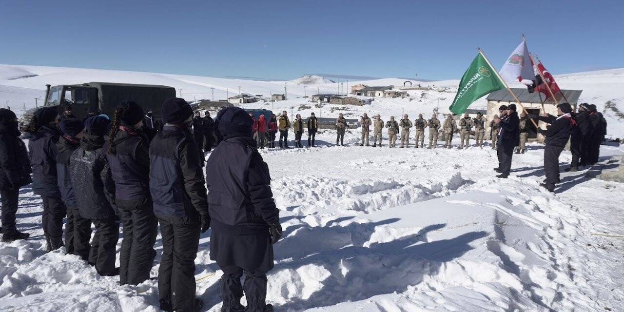 İzciler Sarıkamış şehitleri için eksi 30 derecede çadırda sabahladı