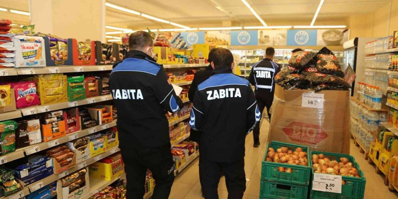 Erdemli zabıtası, zincir marketlerde fiyat denetimi yapıyor