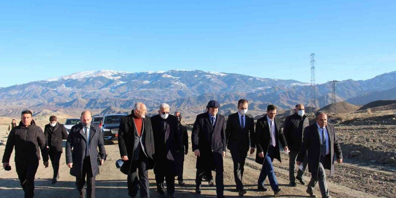 Oltu OSB’de fabrikalar yükseliyor