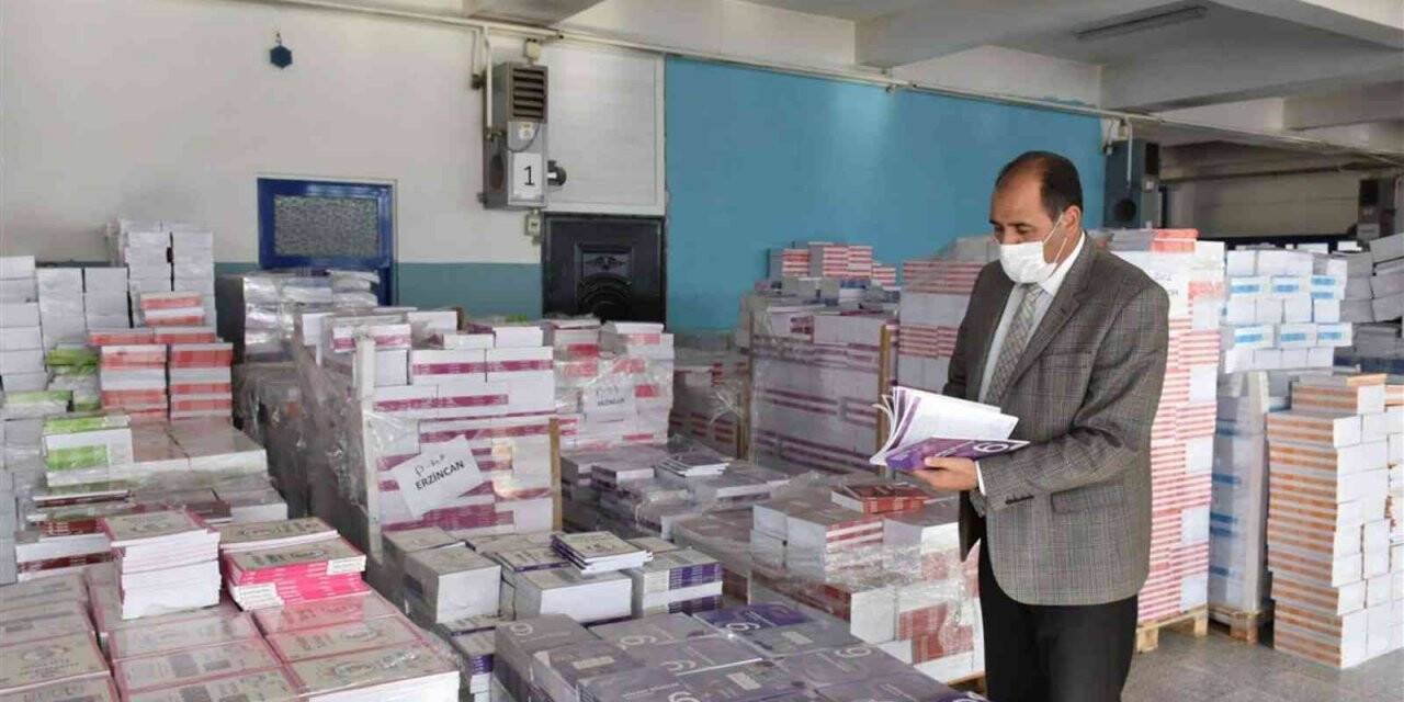 Erzincan’da yardımcı kaynak kitapların dağıtımına başlandı