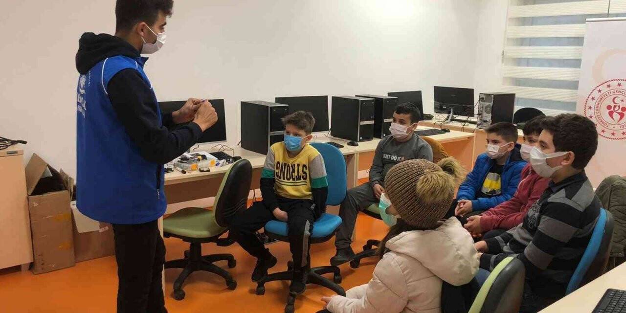 Türkeli’deki çocuklara “Robotik Kodlama” eğitimleri başladı