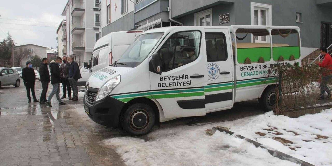 Konya’da felsefe öğretmeni evinde ölü bulundu