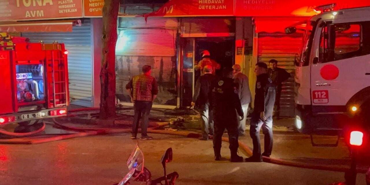 Bursa’da alışveriş merkezinde çıkan yangın korkuttu