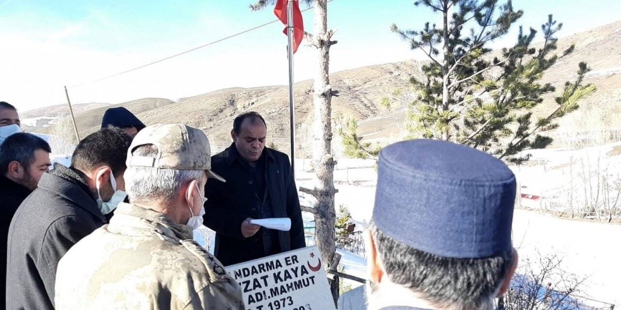 Şehit Nevzat Kaya şehadetinin yıl dönümünde mezarı başında anıldı