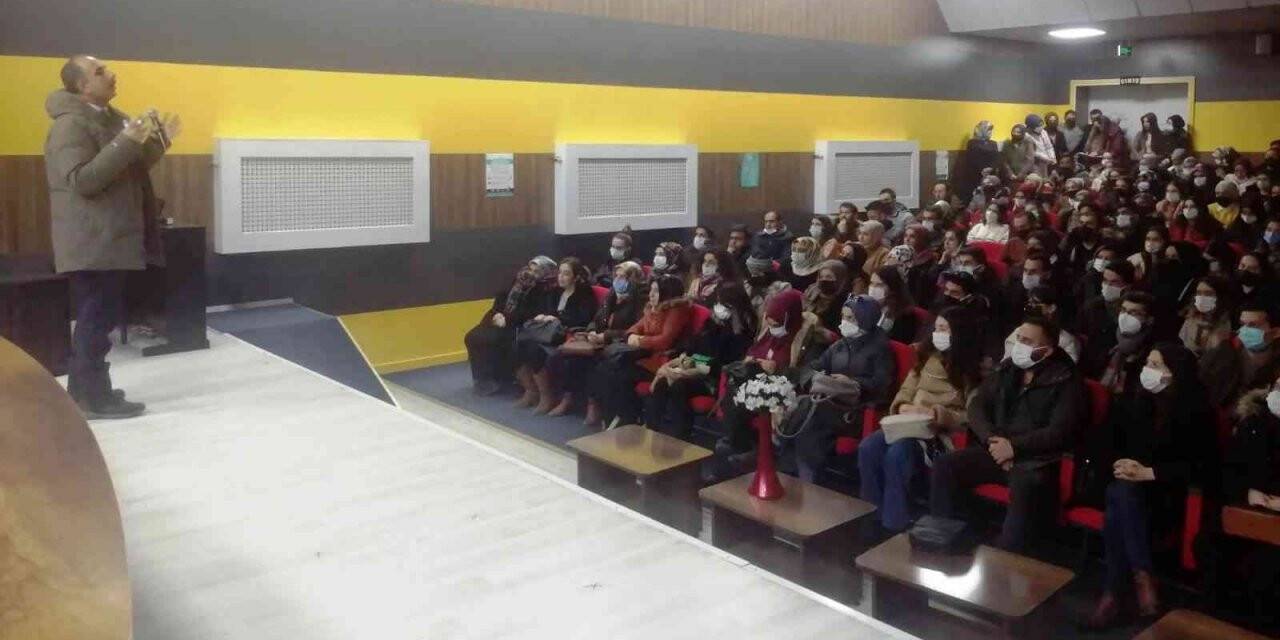 Ağrı’da öğretmenlere yönelik seminerler düzenleniyor