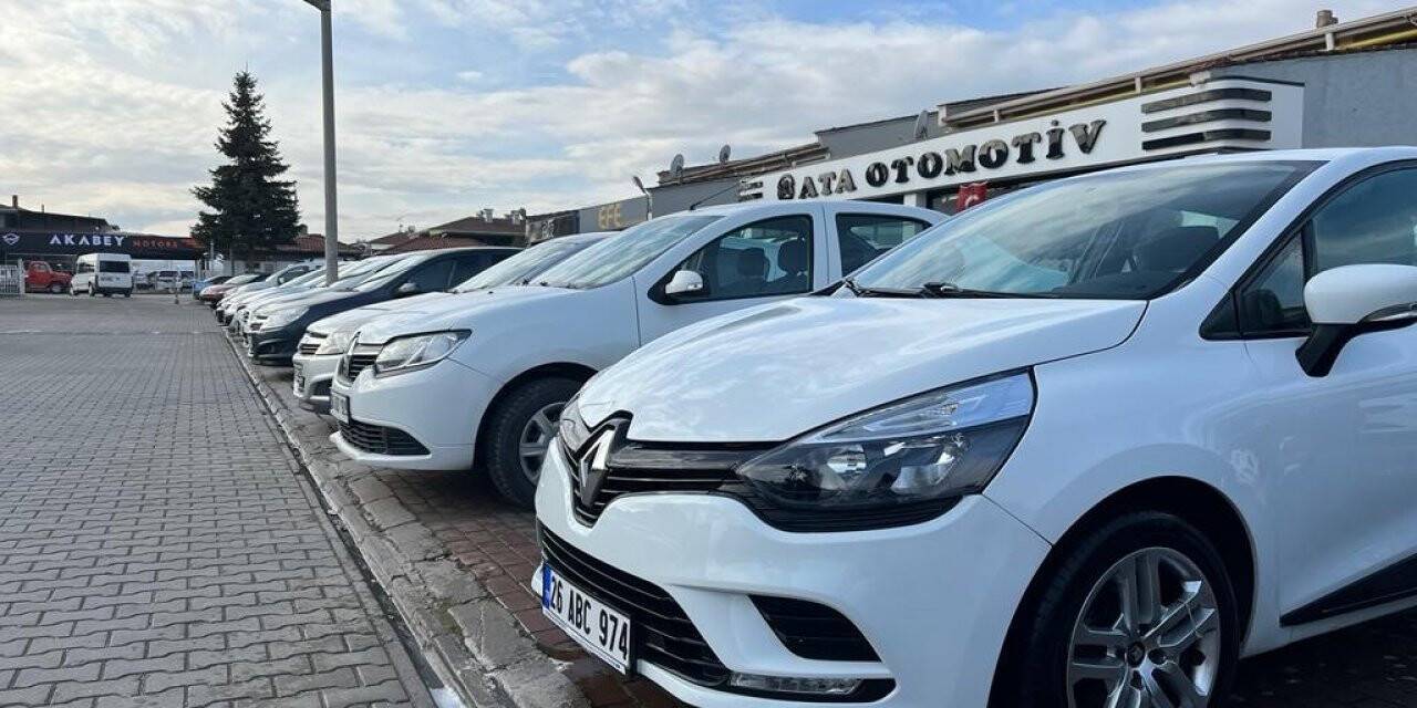 Döviz kuru düştü, ikinci el araçlar direniyor