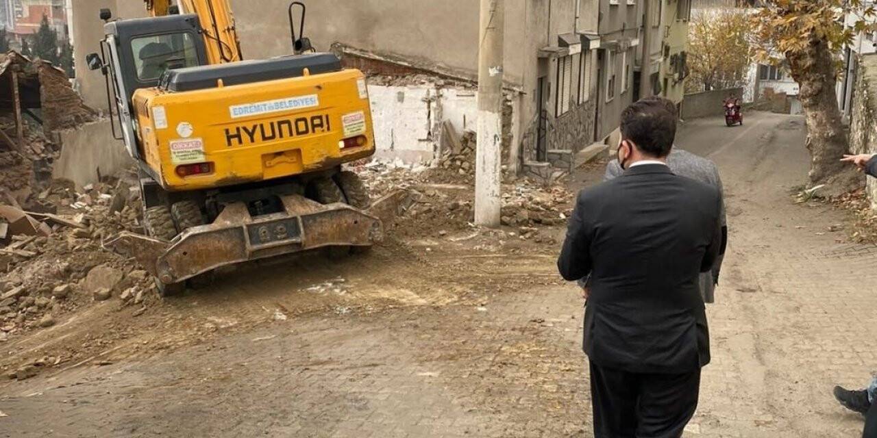 Tehlike arz eden metruk binalar yıkılıyor