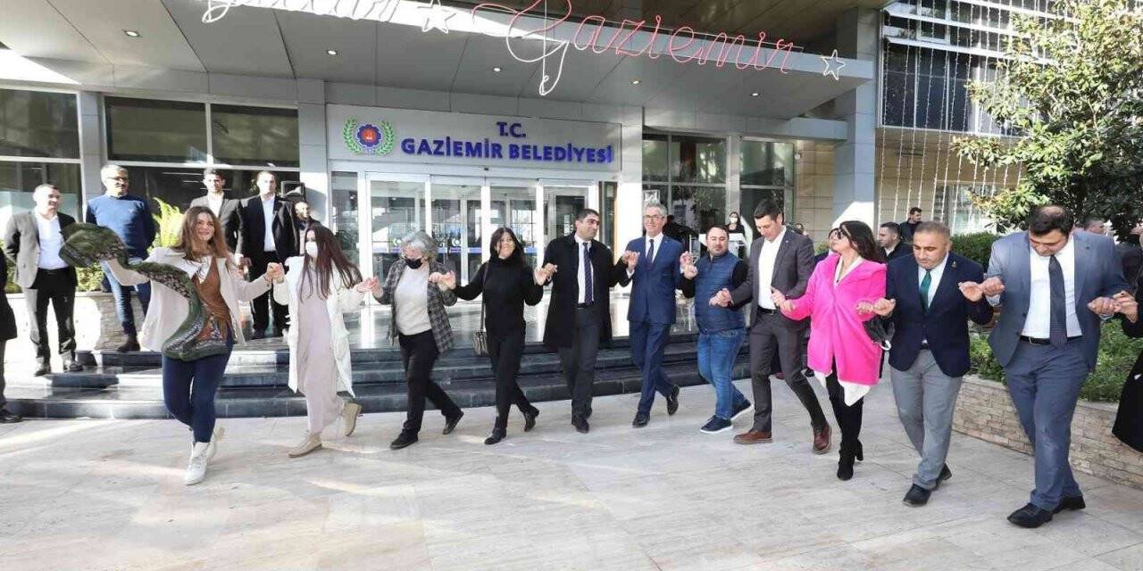 Gaziemir’de memurların toplu sözleşme sevinci