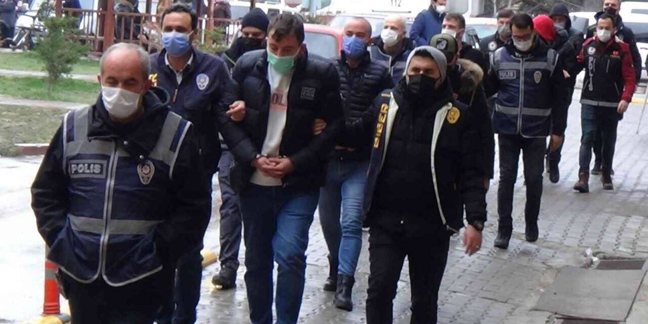 Eş zamanlı şafak operasyonu ile 17 kişi gözaltına alındı