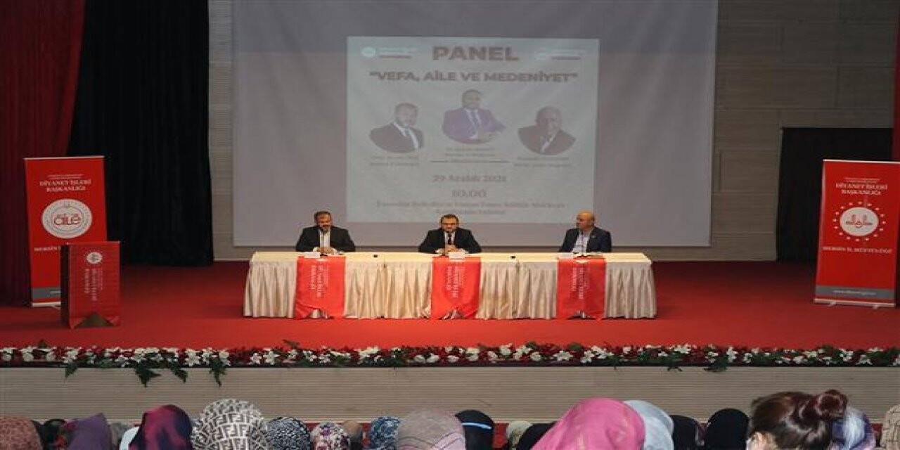 Vefa, Aile ve Medeniyet konulu panel düzenlendi