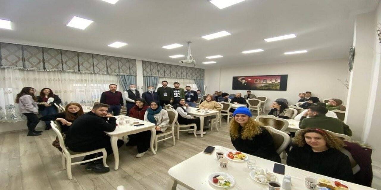 Vali Aktaş Düzceli öğrencileri ağırladı