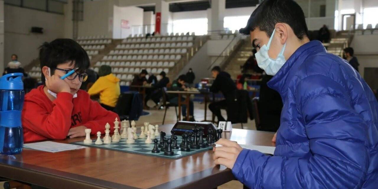 Sporcular satrançta hünerlerini sergiledi