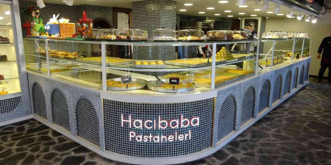 Çok dilli çalışanlarla tarihe açılan şube turistlerin ağzını tatlandırıyor