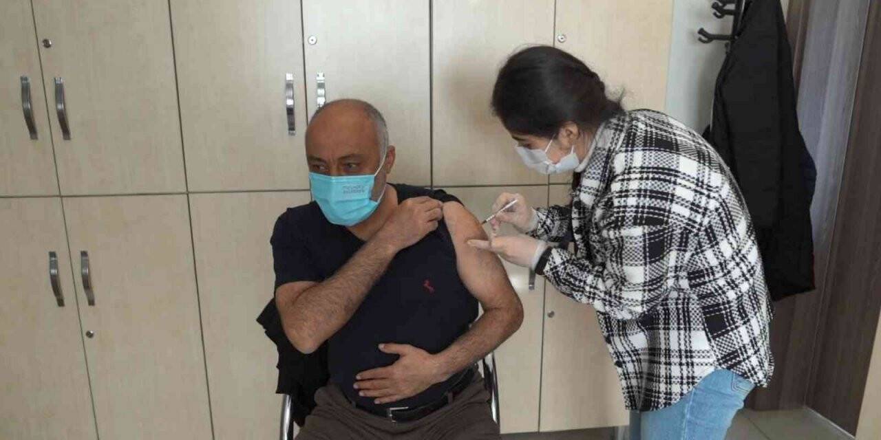 Melikgazi Belediye personeli 3. Doz Covid-19 aşısı oldu