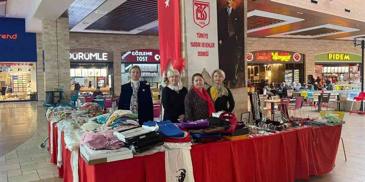 Öğrencilere burs için Highway AVM’de hayır panayırı açıldı
