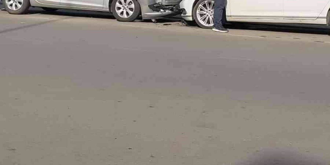 Otomobiller kafa kafaya çarpıştı: 1 yaralı