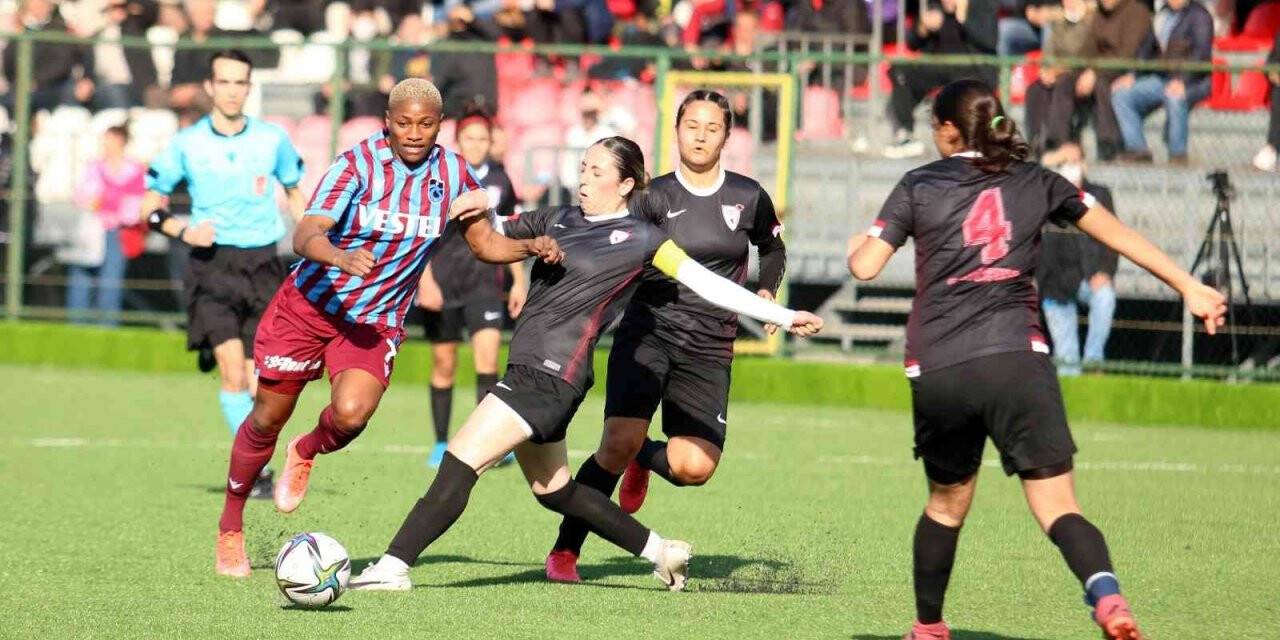 Turkcell Kadın Futbol Süper Ligi: YABPA: 1 - Trabzonspor: 5