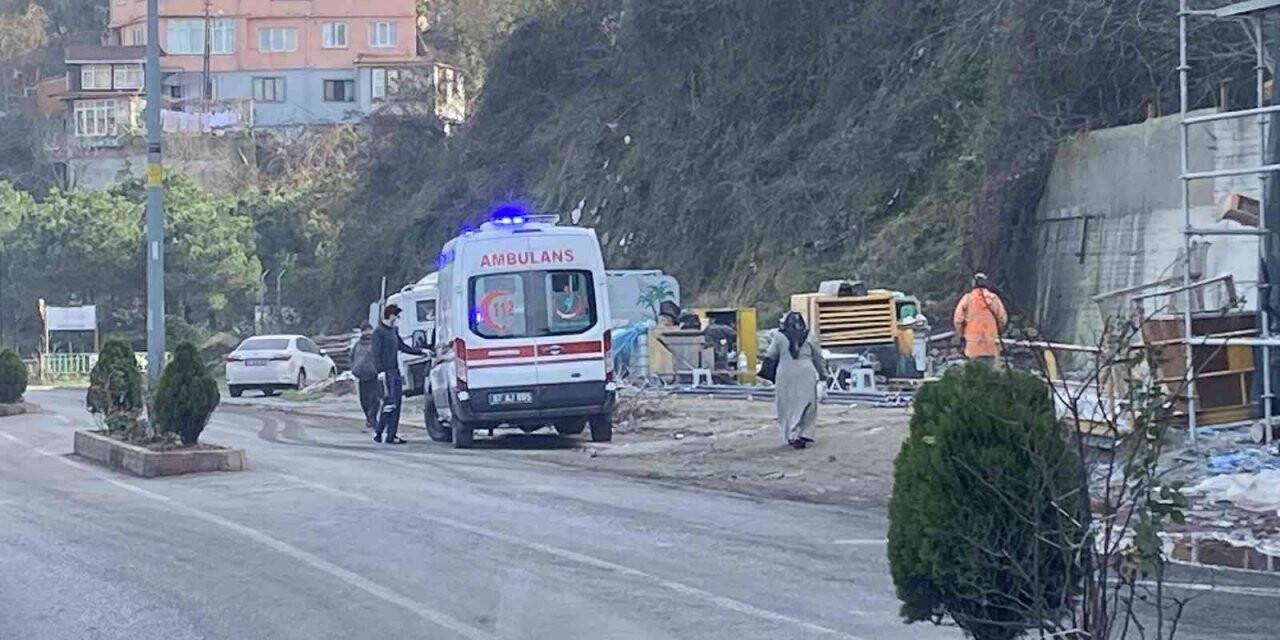 Arkadaşının attığı çivili tahta başına saplandı