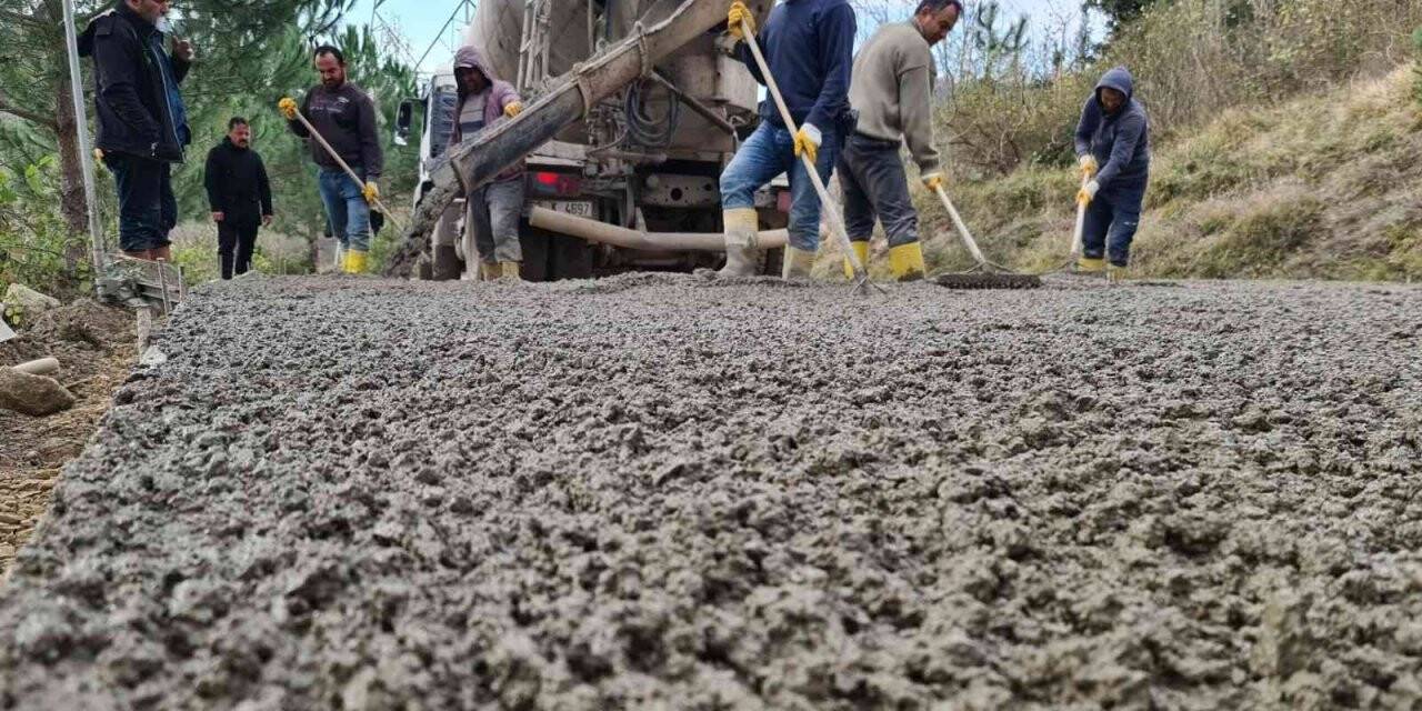 Fatsa’da beton yol seferberliği sürüyor