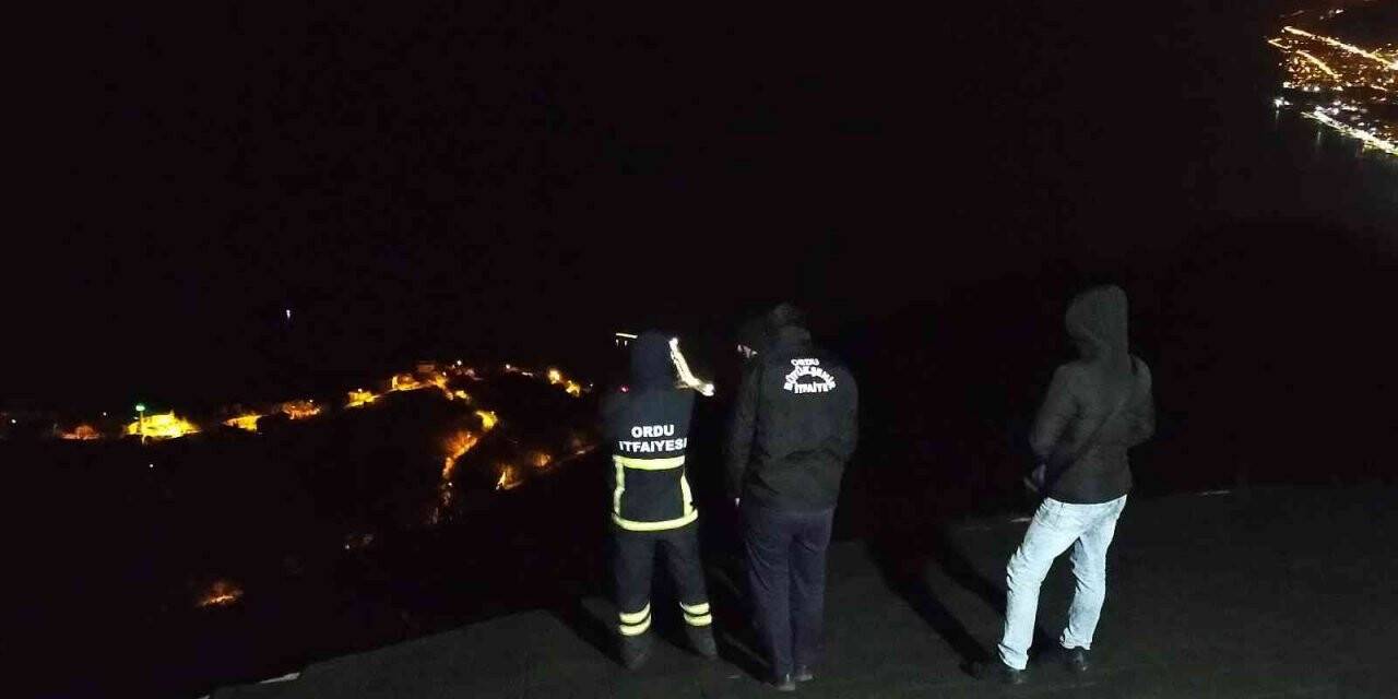 Ordu’da rüzgara kapılan paraşütçü ağaca takıldı, kurtarma operasyonu sürüyor