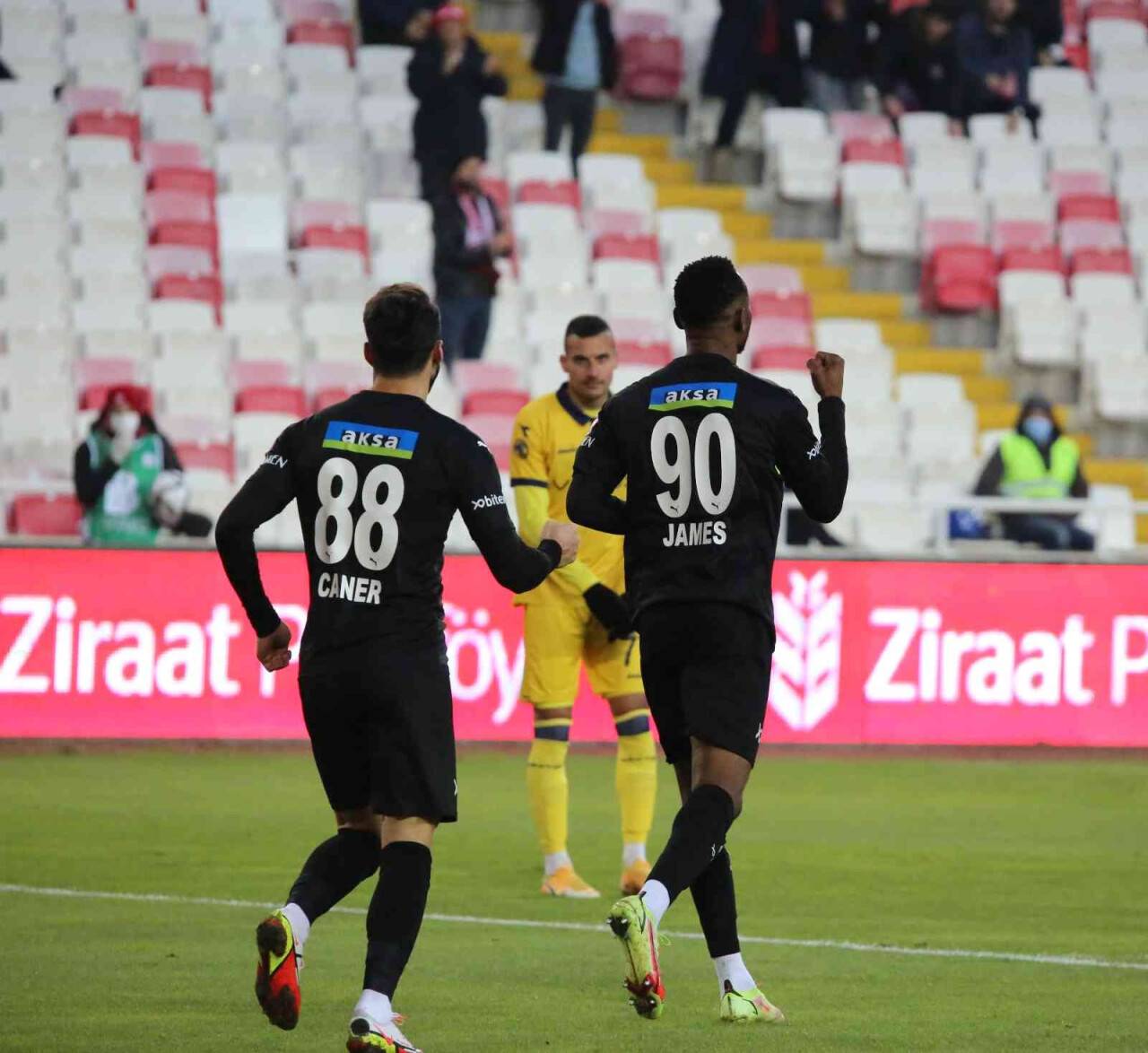 Leke James gol sayısını 4’e çıkardı