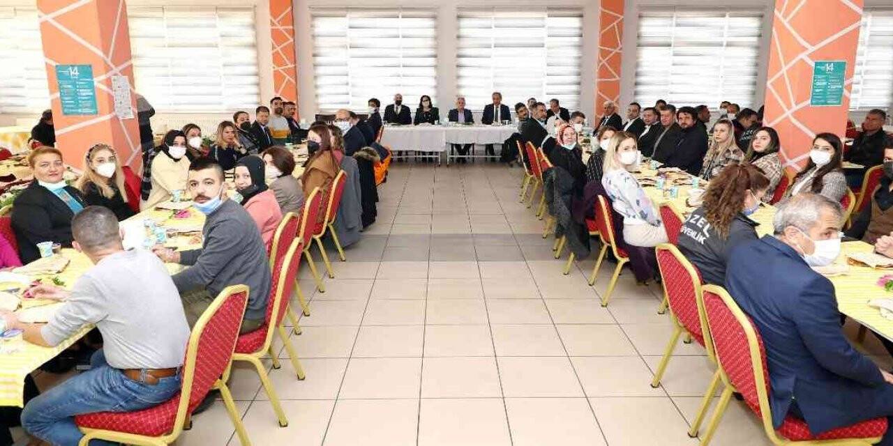 Üniversitede yılın personelleri ödüllerini aldı