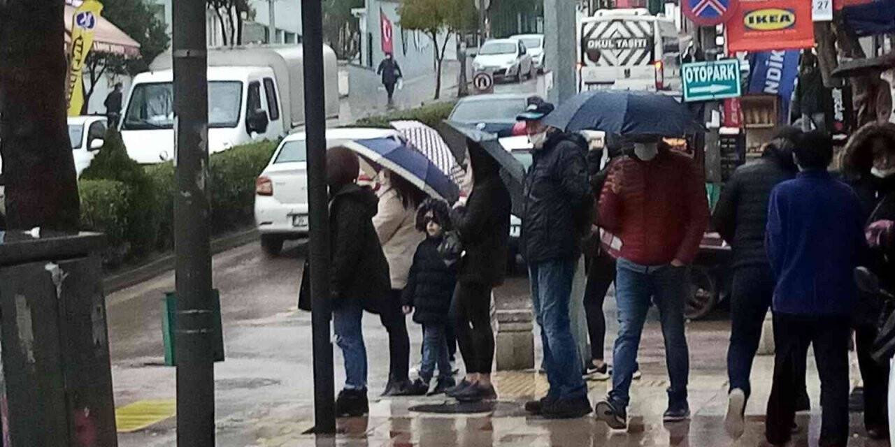 Bandırma’da sağanak yağış