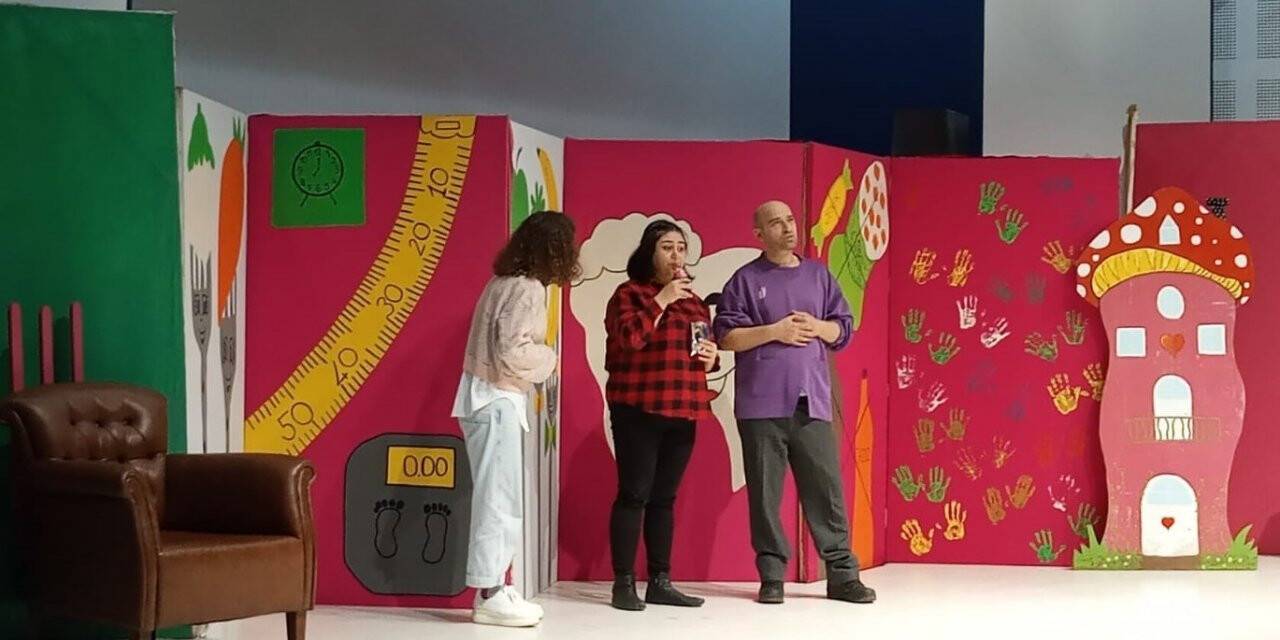 Başiskele’de çocuklara ücretsiz tiyatro gösterimi