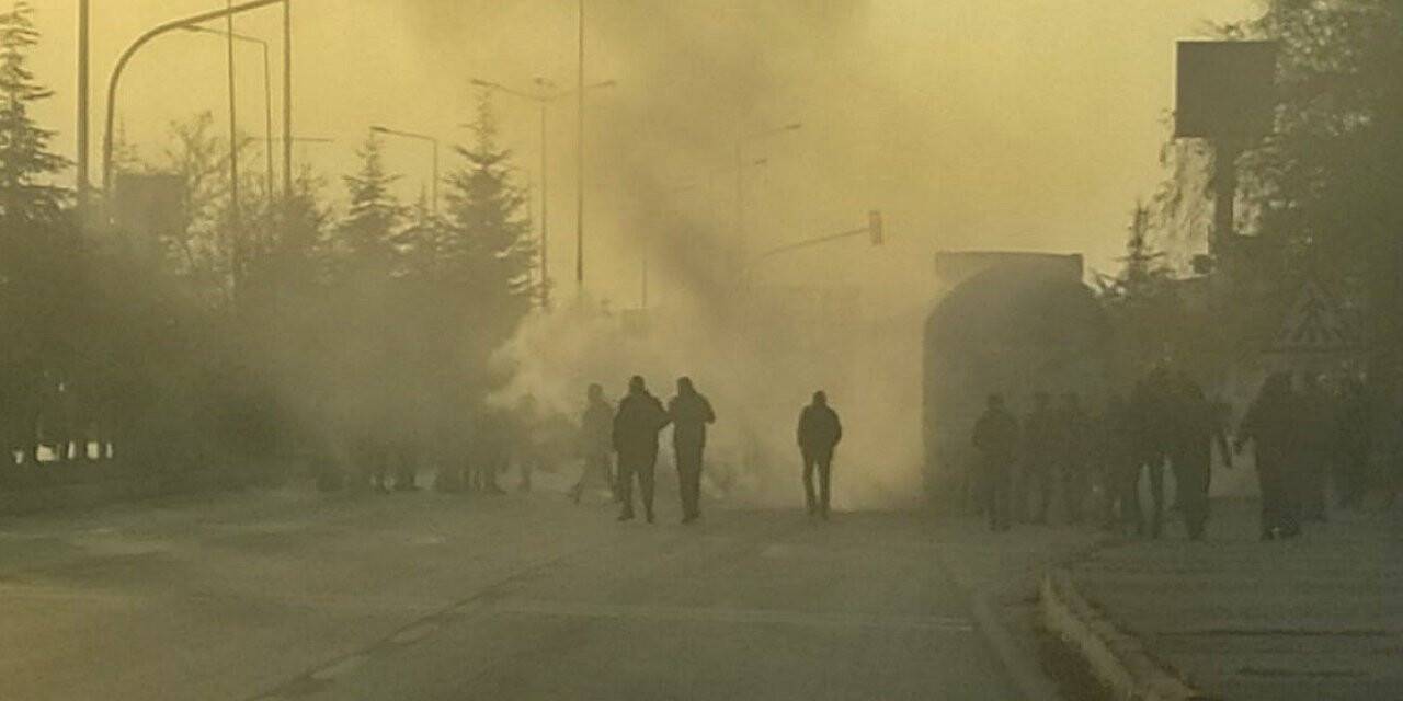 Seyir halinde lastiği patlayan tır alev aldı