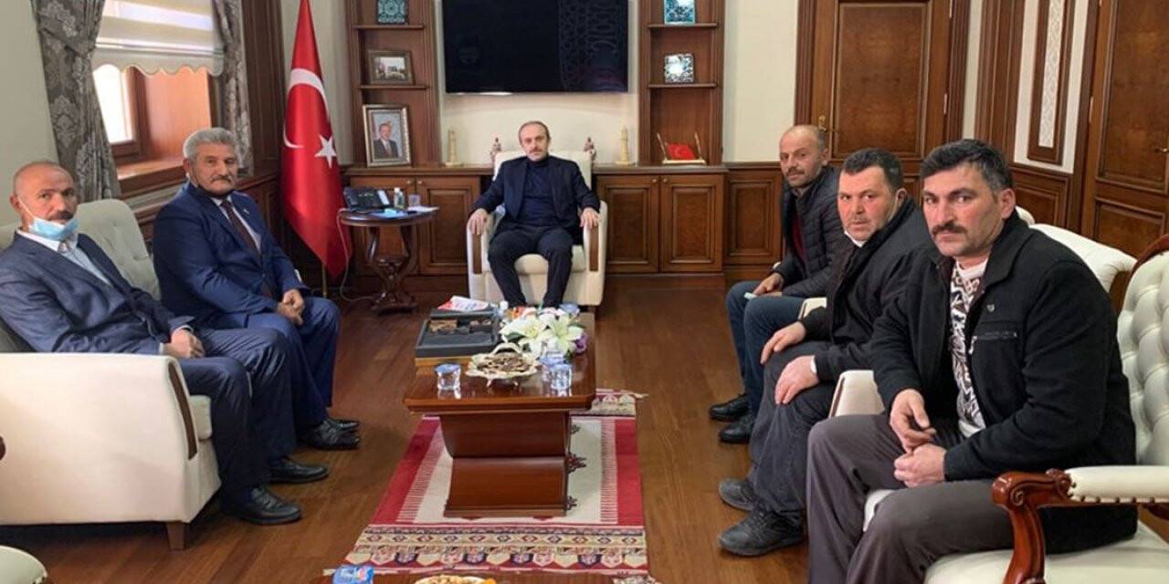 Vali Epcim’e muhtarlardan çift şerit yol teşekkürü