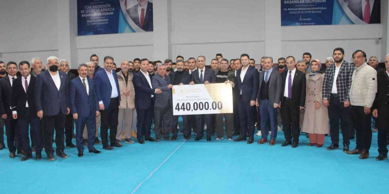 Adıyaman’da 74 spor kulübüne yardım