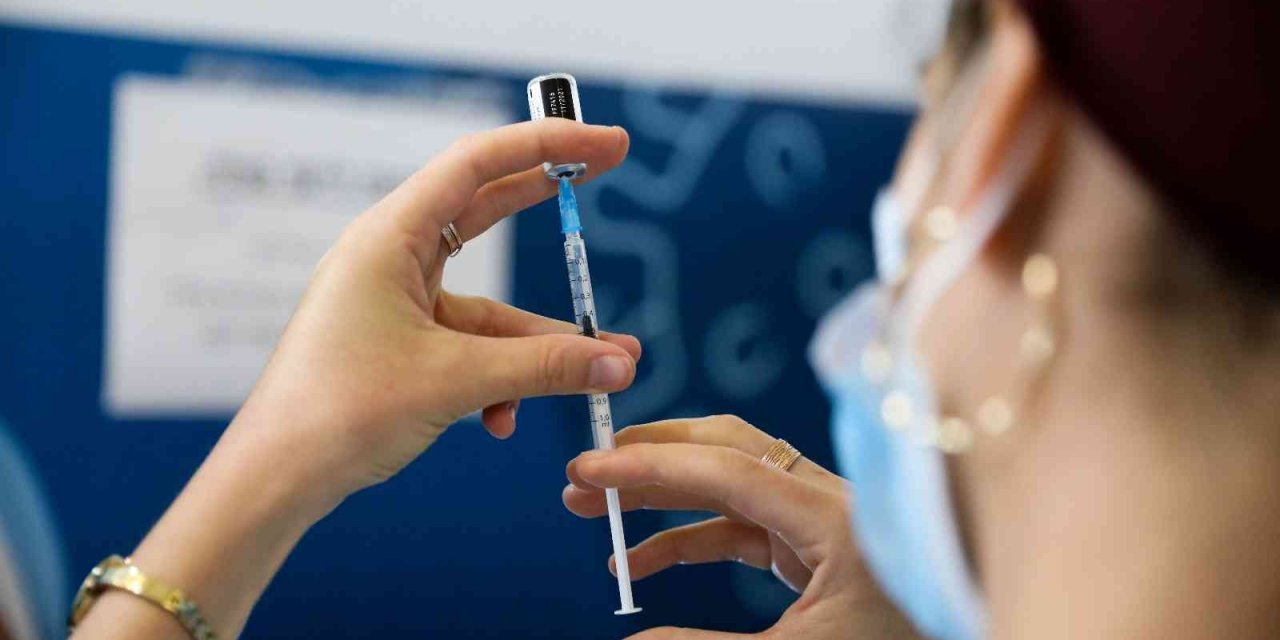 İsrail 4. doz Kovid-19 aşısı uygulamasına başlayacağını duyurdu
