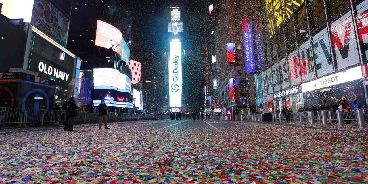 Artan vakalara rağmen Times Meydanı’ndaki yılbaşı etkinliği iptal edilmedi