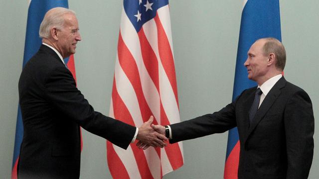 Biden'dan Putin'e Ukrayna konusunda uyarı ve gerginliği düşürme çağrısı