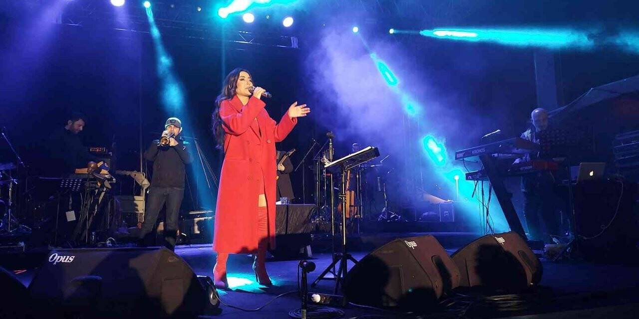 Melek Mosso’dan hayranlarına müjde