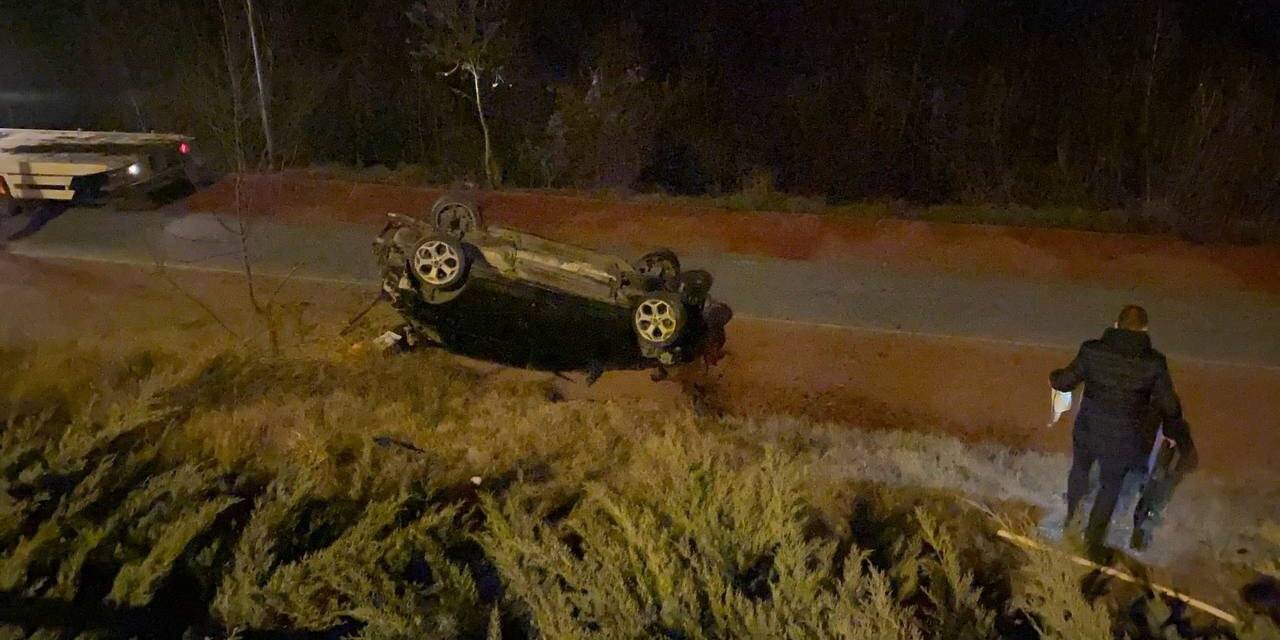 Yoldan çıkan otomobil yürüyüş yoluna devrildi: 1 yaralı