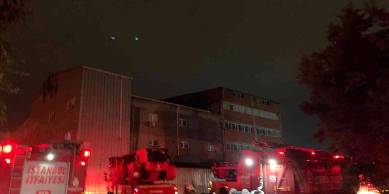 Esenyurt’ta 4 katlı tekstil fabrikası alev alev yandı: 1 yaralı