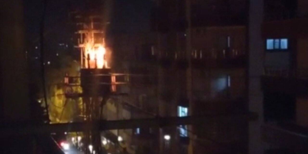Bomba gibi patlayan trafo paniğe neden oldu
