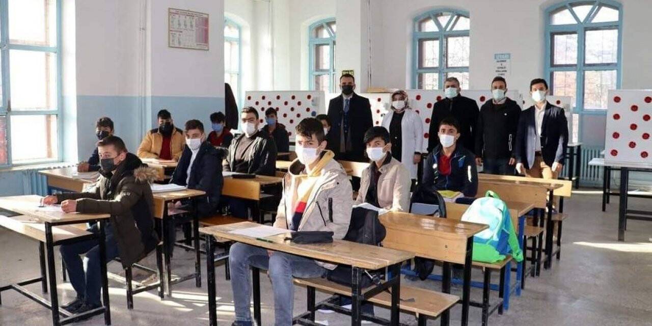 Kaymakam Çelik okulları denetlendi