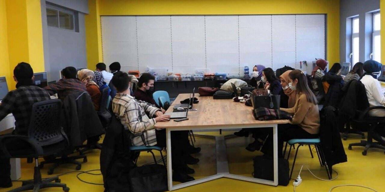 Refahiye’de öğretmenlere eTwinning bilgilendirmesi