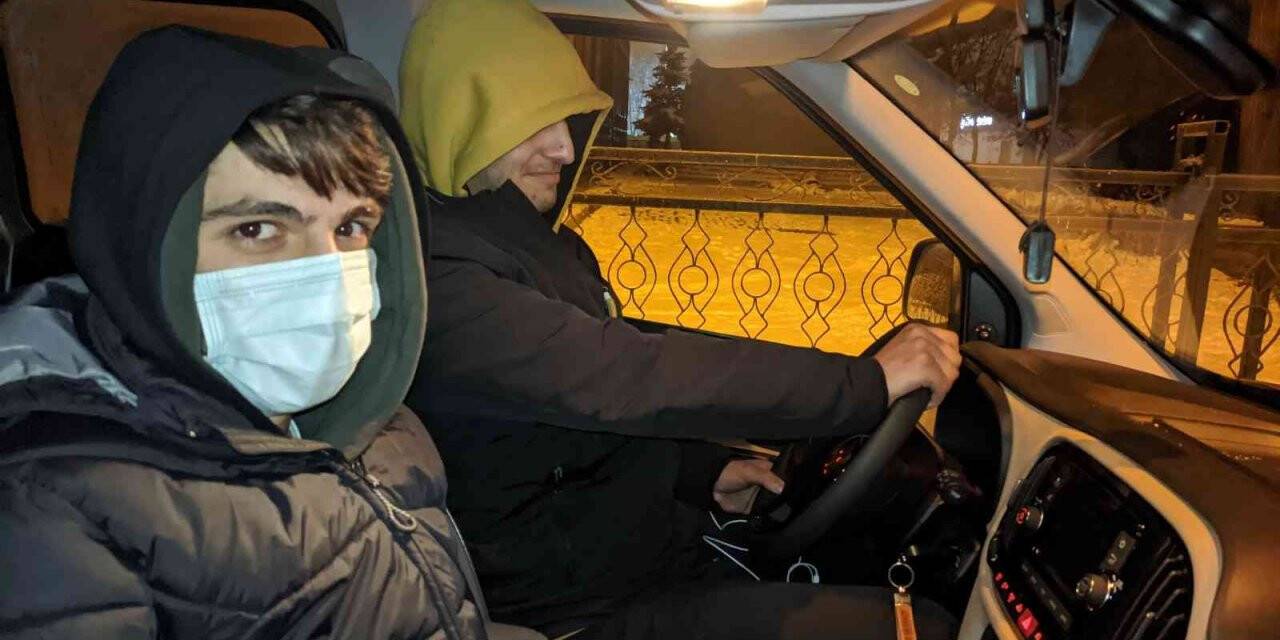 Hava eksi 23 derece, sürücüler gece nöbetine başladı