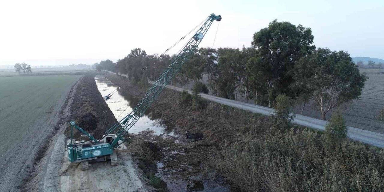 Söke’de yatak temizleme çalışmaları sürüyor
